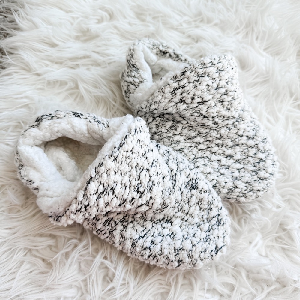 Faux Sherpa Cozy House Slippers Women’s 7.5 White Gray